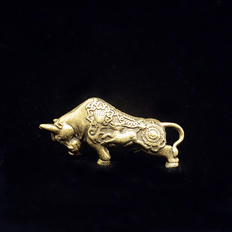 Retro ottone toro ornamento scultura rame ornamenti in miniatura decorazione da scrivania ricchi ornamenti di mucca piccoli regali creativi