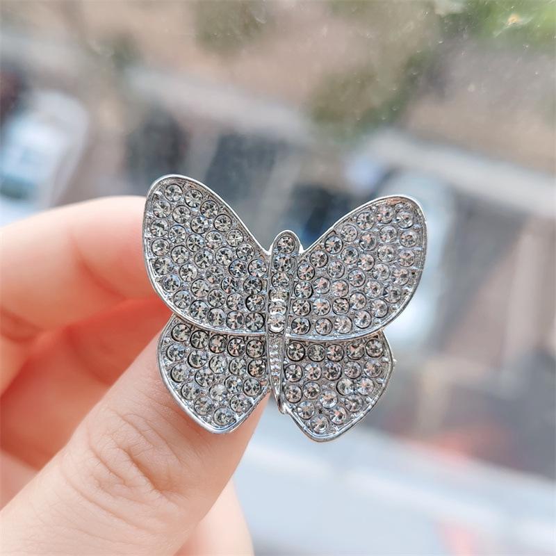 Elegant Flamingo Crystal Brooch: Cute Animal Pin for Coats or Jackets