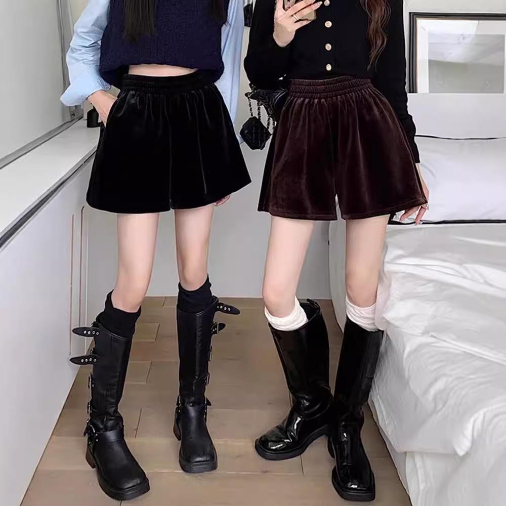 

2024 Women s Black Velvet A-Line Shorts: European Style, Casual, Tight Waist, Bootcut L [Recommended 105-118 lbs]
