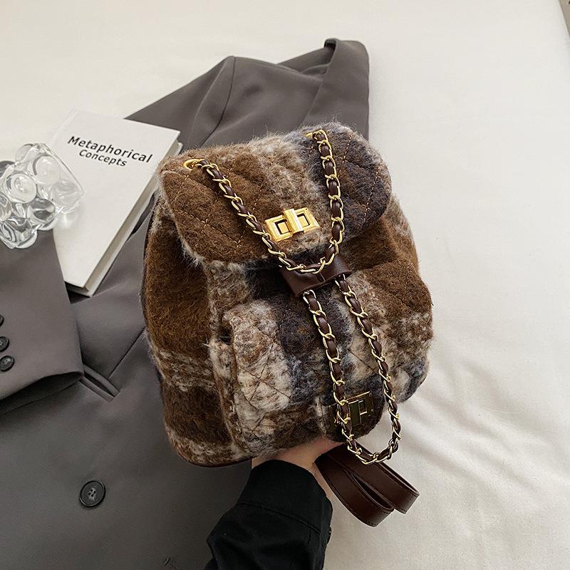 

Контрастный цветной нишевый женский рюкзак 2024 новый универсальный иностранный стиль маленький рюкзак модный мини школьный рюкзак