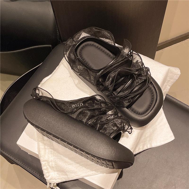 2025 Frühling und Sommer neue Produkte coole Hausschuhe Feenwind große Blumen dicke Sohle Höhe Ein-Wort-Schlepper tragen Mode-Hausschuhe