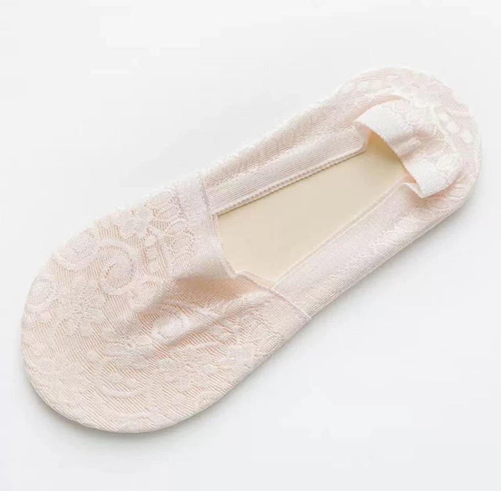 New Summer Women's Lace Boat Socks with Silicone Grip, Breathable Mesh Design and Invisible Finish.