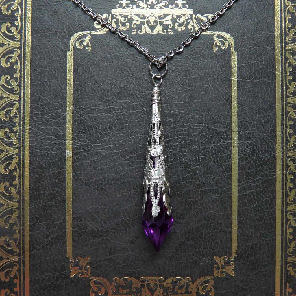 Temperament Goth Sliver Color Carving Teardrop-shaped Purple Crystal Pendant Necklace for Women Halloween Party Witch Jewelry