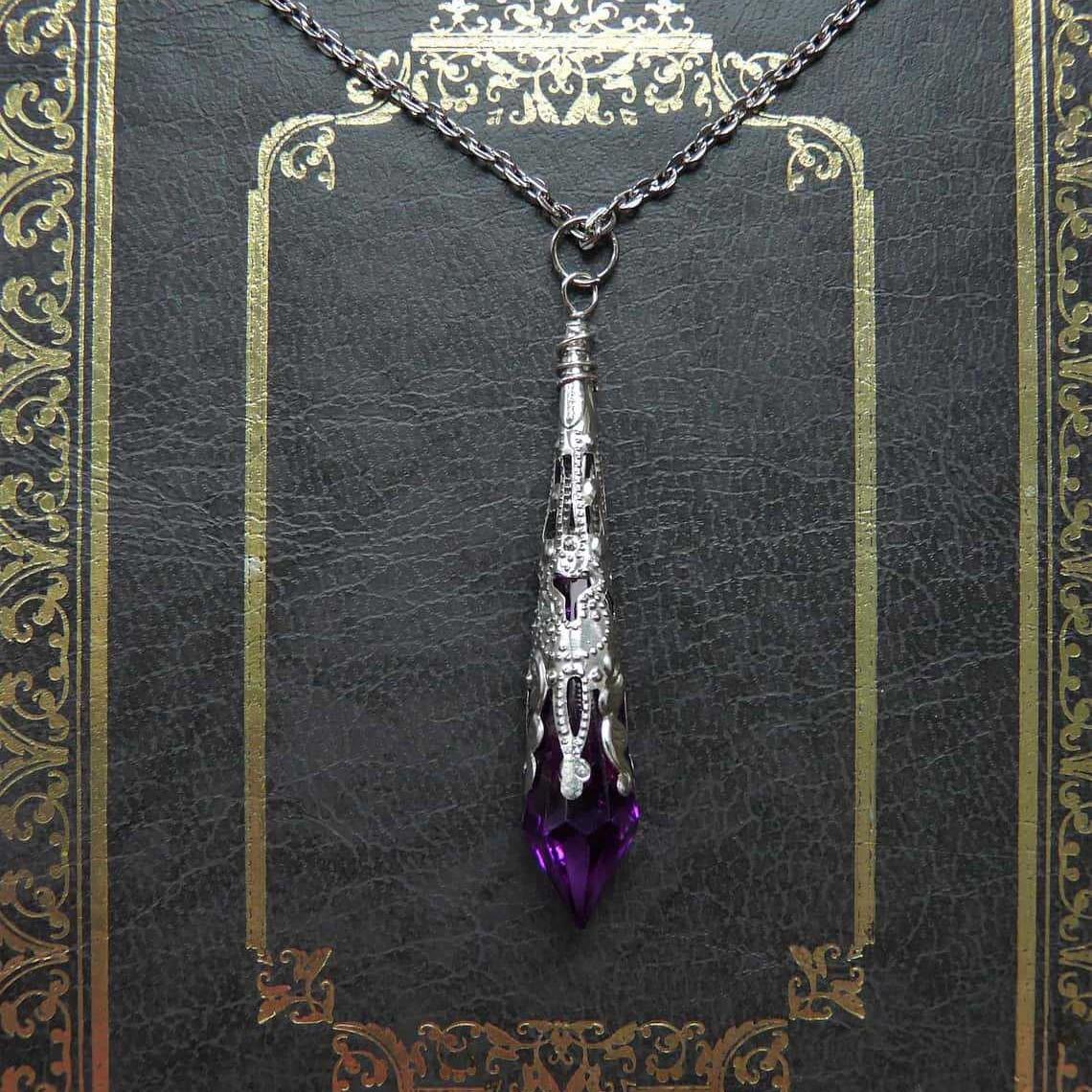 

Temperament Goth Sliver Color Carving Teardrop-shaped Purple Crystal Pendant Necklace for Women Halloween Party Witch Jewelry