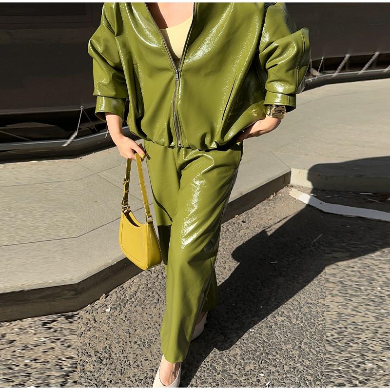 Women Green Stand Collar Leather Jacket Fashion Zipper Long Loose Outerwears Chic 2025 New Autumn Fashion High Street Lady Wear