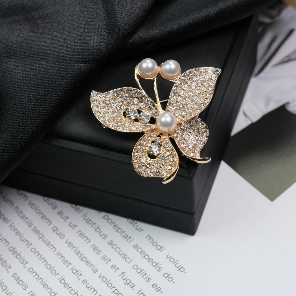 Elegant Versatile Light Luxury Corsage Brooch with Niche Design - Anti-Exposure Pin