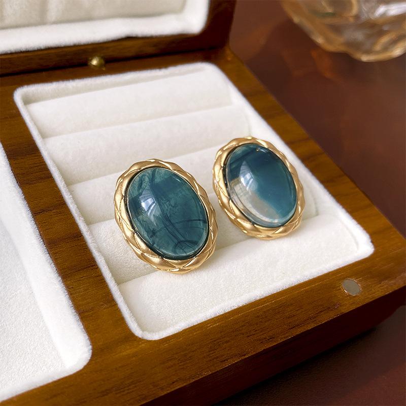 Elegant Vintage Women Girls Classic Resin Stone Earrings Ear Clips Fashion Retro Palace Lady Party Banquet Jewelry Ear Rings