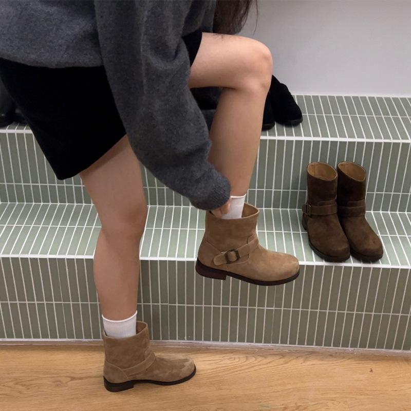 Korean Version 2025 Autumn and Winter New Wide Tube Belt Buckle Flat Bottom Short Boots Versatile Retro Medium Tube Boots Ankle Boots Short Boots Wome