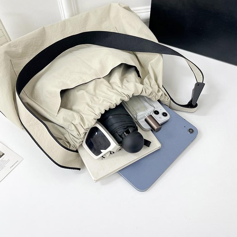 Large Capacity Crossbody Bag Women's Pleated Lightweight Shoulder Bag Underarm Bag