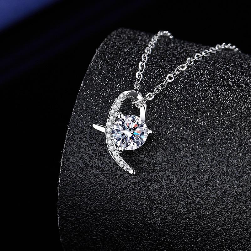 Acht Herzen und Pfeile Zirkon Anhänger Halskette - Damen Leichter Luxus, 1 Karat, Sino-Japanisch Koreanisches Originaldesign