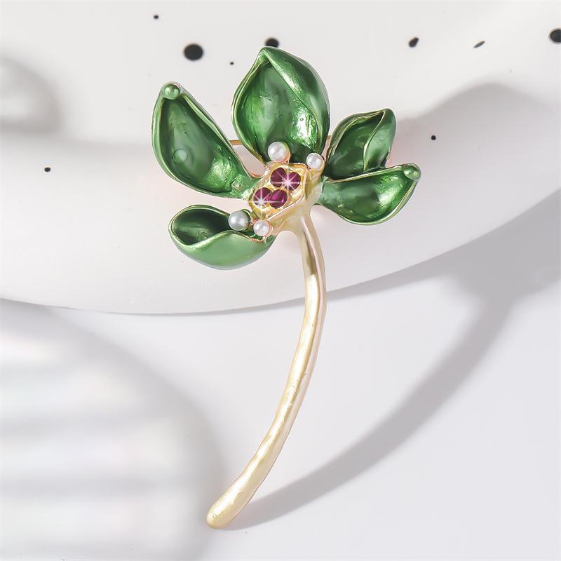 Elegant Pearl & Enamel Lotus Brooch Pin - Classic Chinese Style Accessory