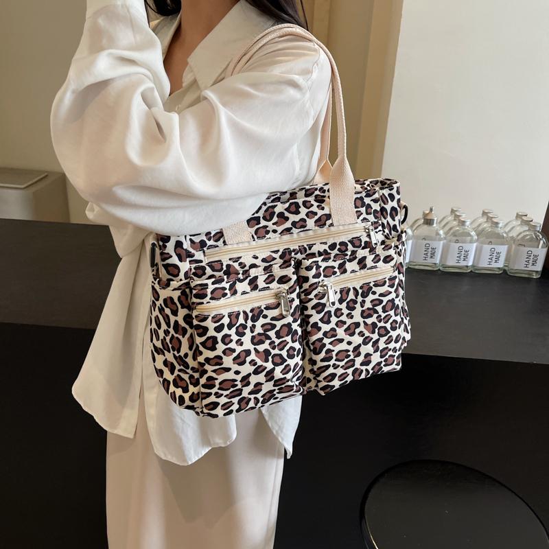 Sac de loisirs pour femmes classique à imprimé léopard de grande capacité avec plusieurs poches Nouveau sac cabas léger pour les déplacements