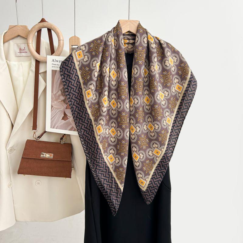 Quadratischer Schal im koreanischen Stil mit weißem Blumendruck - Weich, elegant, hautfreundlich, warmer Fischgrät-Schal für Herbst und Winter