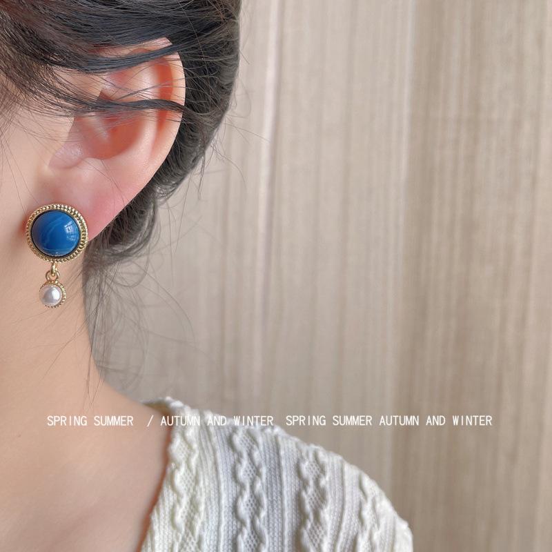 111 Silver Needle French Retro Blue Circle Stud Earrings Female, Hong Kong Style Design Sense Gentle Pearl Earrings Temperament Earrings