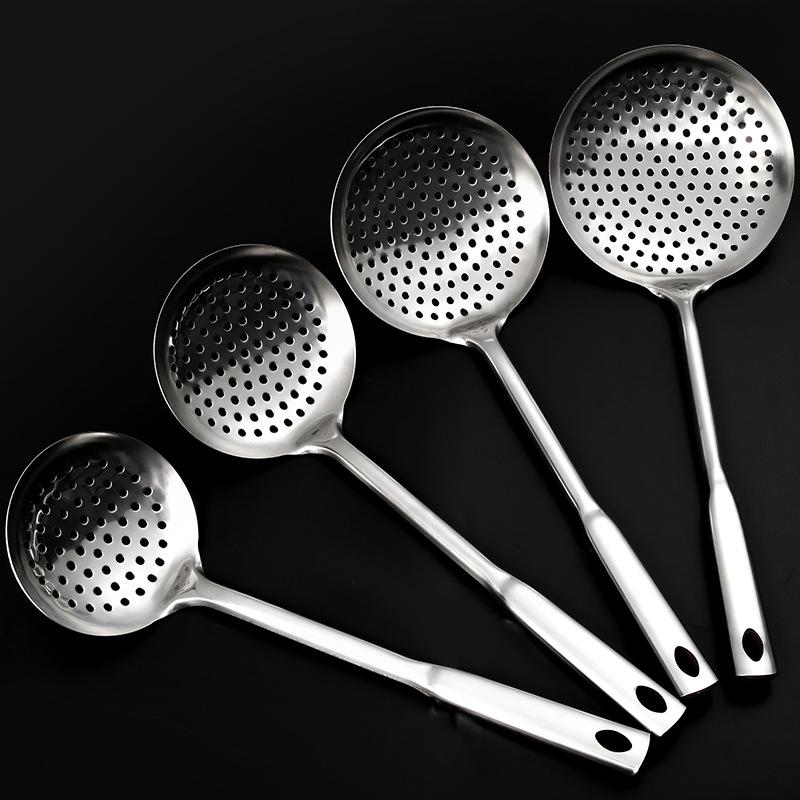 Stainless Steel Long Handle Pasta Colander Ramen Scoop Oil Skimmer Food Strainer Sieve with Hanging Hole Design Cooking Tools