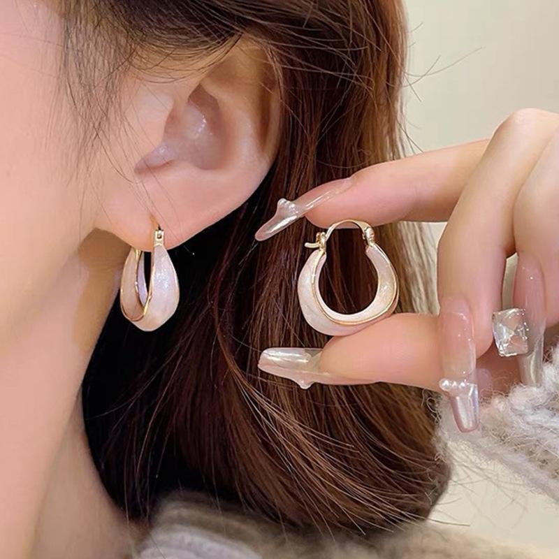 

Feminine Temperament Circle Drop Glazed Earrings 1 pair of earrings белый