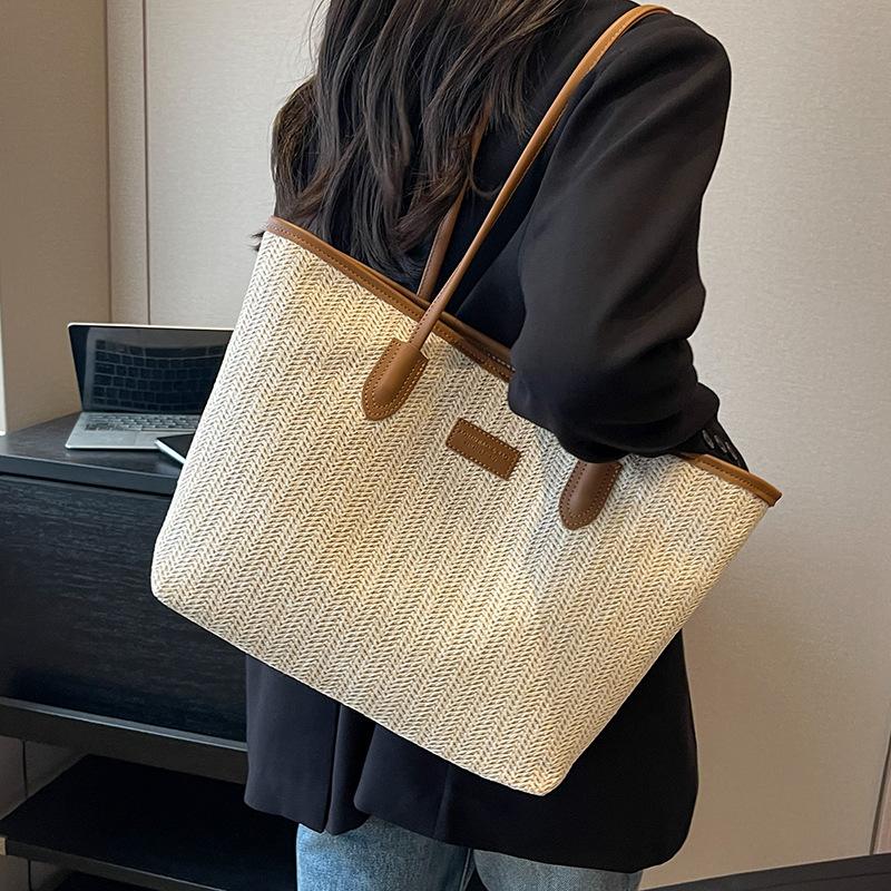 Woven Straw Bag Women's Large Capacity 2025 New Summer Versatile Shoulder Bag Texture Class Tote Bag