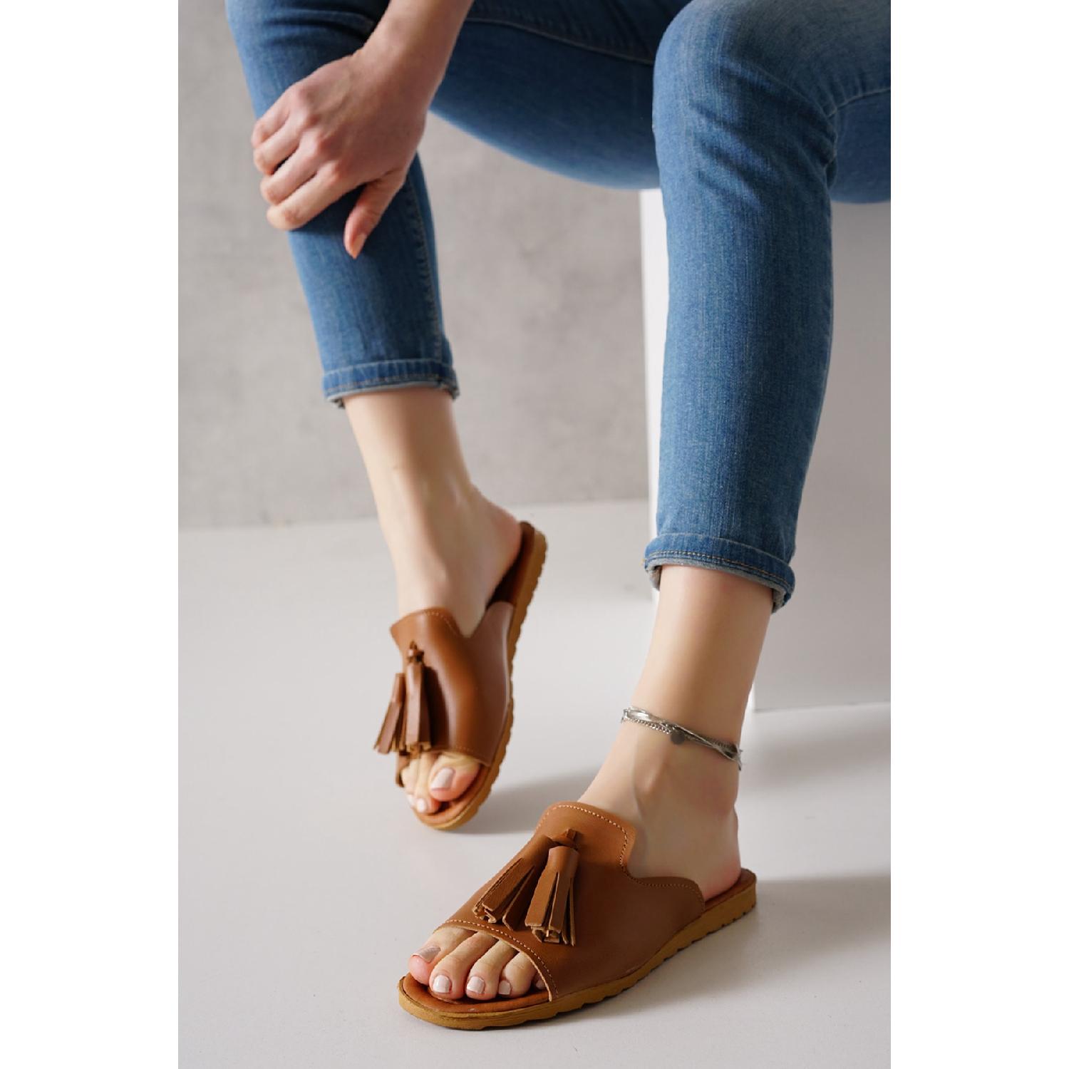 

Женские тапочки с кисточками Taba