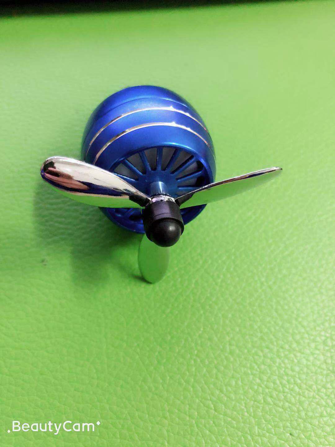 

ВВС Нет. 3. Крепление для автомобильного освежителя воздуха: Вращающийся орнамент из цинкового сплава для ароматерапии With Light