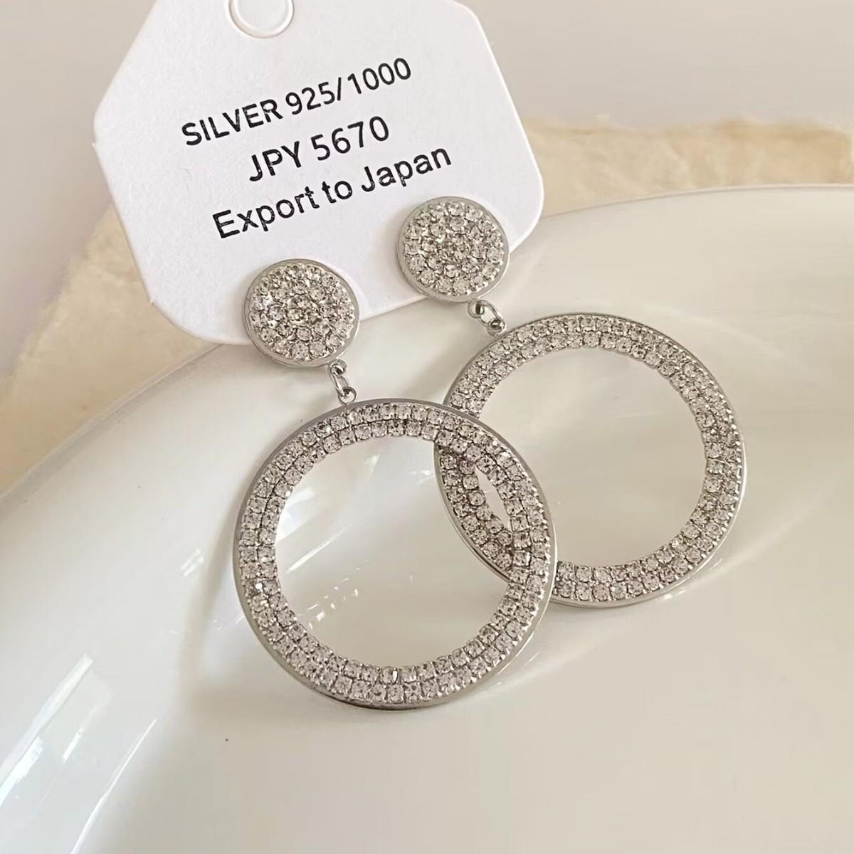 Retro Geometric Diamond-Inlaid Large Hoop Earrings for Women - Elegant, Luxurious, and Stylish