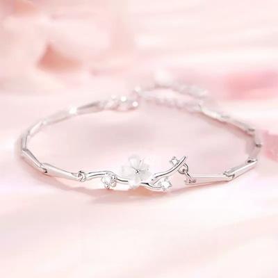 Sakura Bracelet Light Luxury Niche Exquisite New Hand Jewelry 520 Gift for Girlfriend and Girlfriend