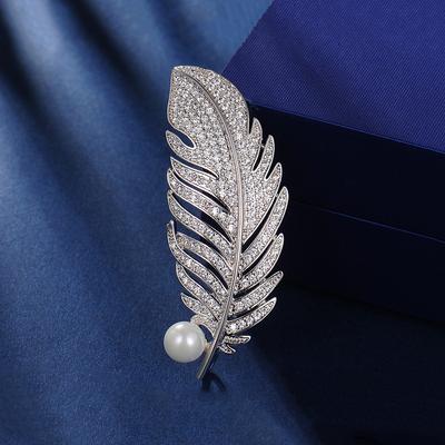 Elegant and Refined Feather Brooch, Feminine Personality, Full Diamonds, Grand Pearl Brooch, Anti-glare Cardigan Pin