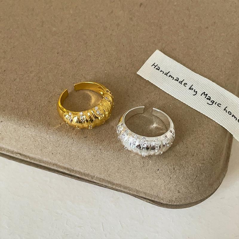 Textured Brushed Pleated Zircon Metal Ring Women'S Niche Unique Elegant Fashion Exquisite Versatile Ring Ring