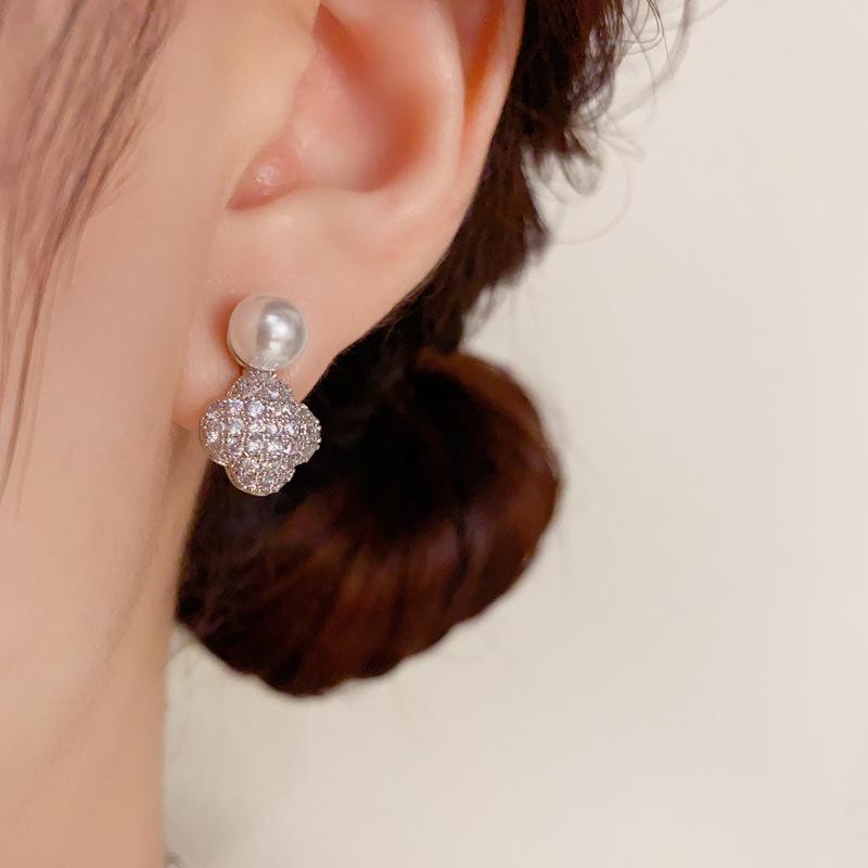 Four-Leaf Zircon Flower Pearl Stud Earrings - Shiny s925 Silver Needle, Exquisite and Versatile Fashion.