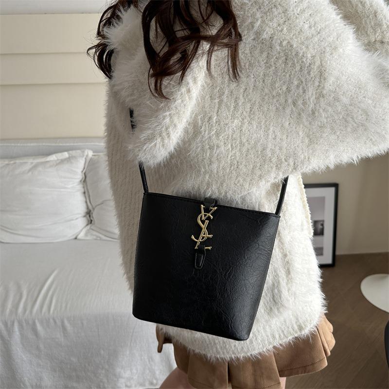 Taška cez rameno pre dochádzanie, messenger taška, výklenková taška z mäkkej kože, veľkokapacitná nová retro kabelka, módna dámska vedrová taška