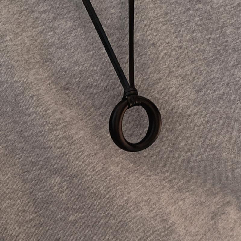 Fashionable Leather Rope Round Pendant Necklace Featuring Sturdy Materials Jewelry Accessory for Fashion Enthusiasts