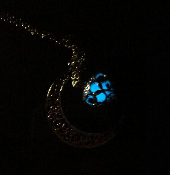 European & American Fashion Jewelry: Luminous Moon Heart Necklace with Clavicle and Sweater Chains