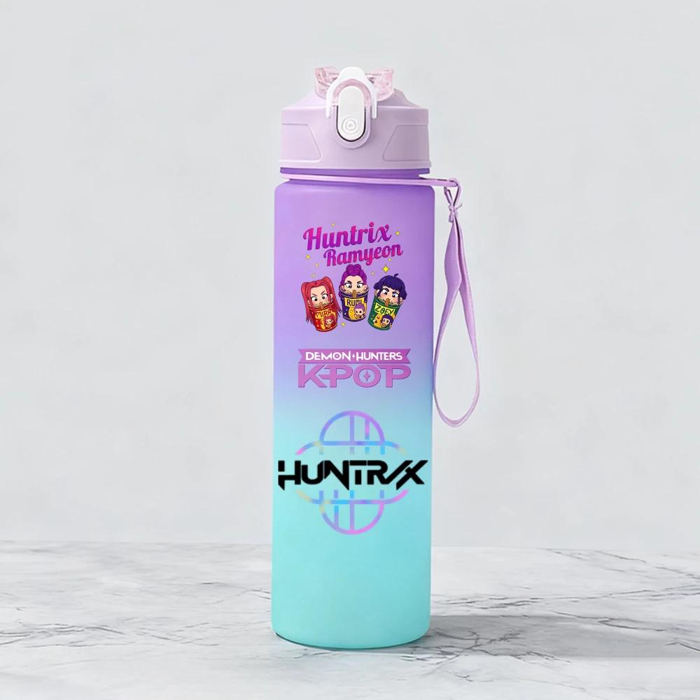 Demon Hunters Huntr Rumi Mira Zoey Jinu Celine Plastic Water Cup Pop Drinking Bottle School Huntrix Gourde ML KPOP X K 800 Kid Friendly Entertaining
