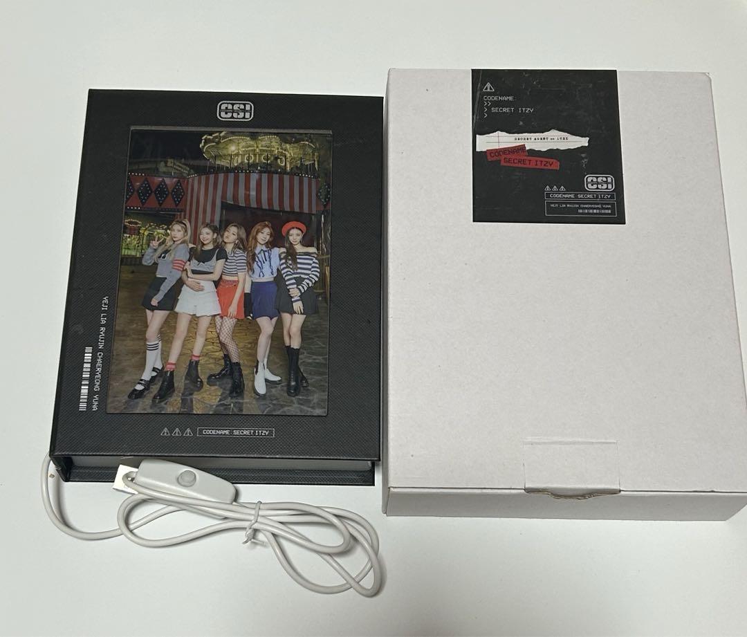 

[USED] Rare itzy CSI light book type light