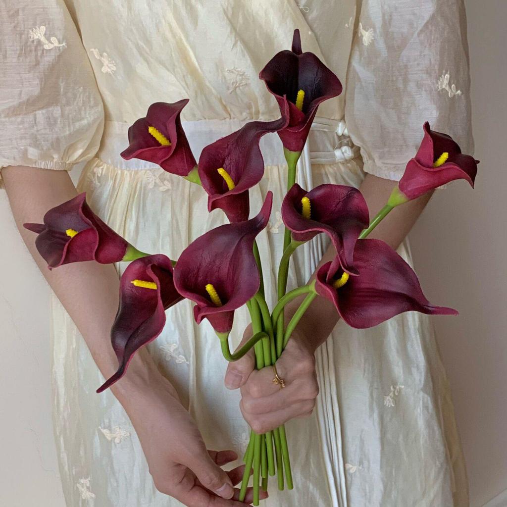 Elegant Calla Lily Faux Flower with Black Glass Vase for Living Room Decor