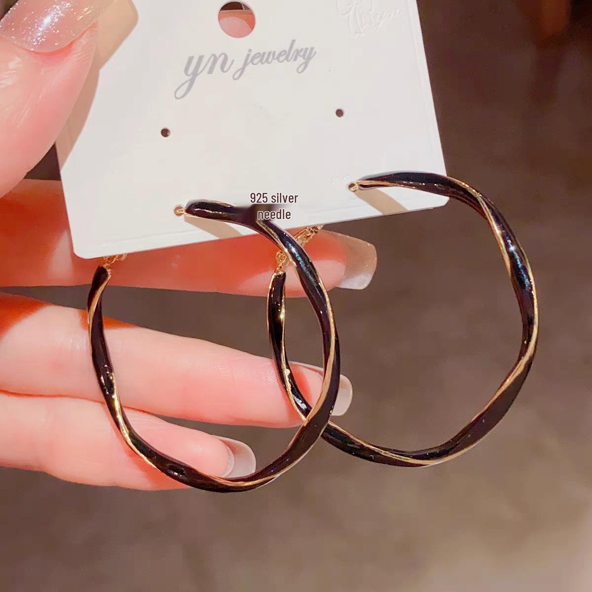 Drip Oil Spiral Geometric Earrings - Korean Simple Fashion Ear Cuffs чёрный