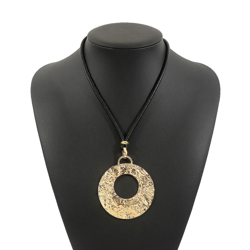 Vintage Persönlichkeit geometrisch Legierung gefaltet rund Anhänger Halskette übertrieben Zug Lederseil Design Schlüsselbein Kette