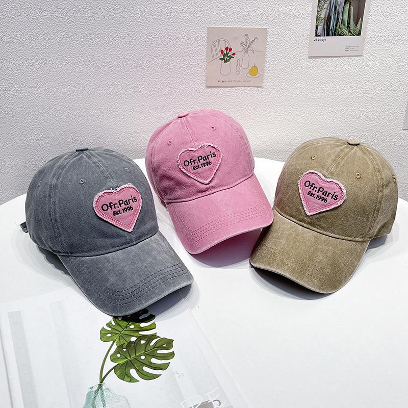 Embroidered Love Baseball Caps Neutral Truck Caps Breathable Adjustable Golf Sun Hats Ladies Summer Fashion Curved Edge Sun Hats Y2K Couple Sun Hats