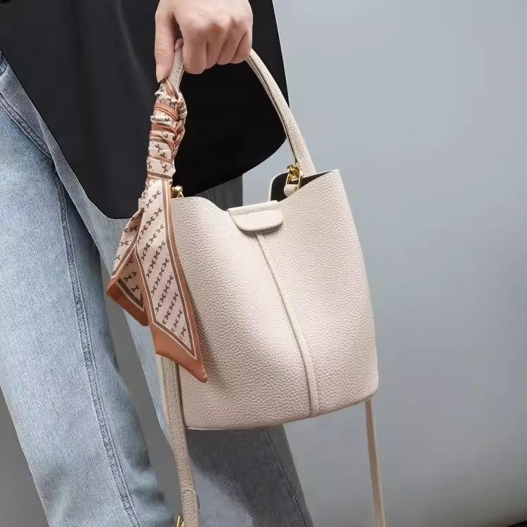 Borsa a secchiello da donna Borsa alla moda Design pubblico Borsa da pendolare Borsa a mano Senso di qualità Borsa a tracolla da donna