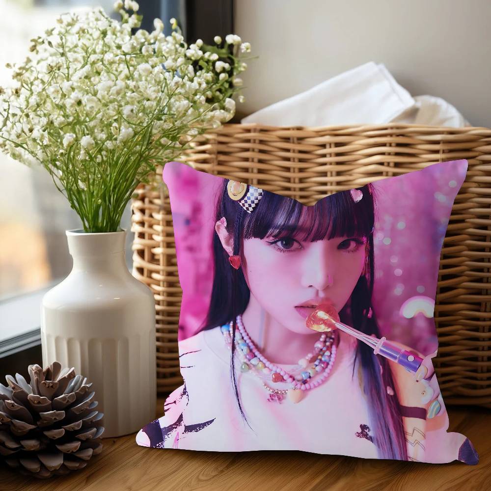 Singer C-Choi-Yena Pillow Anime Pillow Sofa Bed Head Pillow Cover Cushion Cover 45x45 Cm Fashion