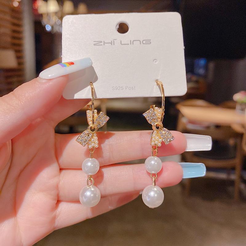 Fashion and elegance, atmospheric bow pearl earrings, women's design sense, versatile, exquisite stud earrings, sweet temperament, ear jewelry