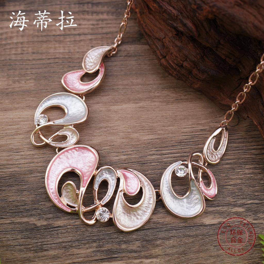 Neue Emaillefarbe hohle Diamantblume Halskette, Damen High-End vielseitige Blume Legierung Halskette