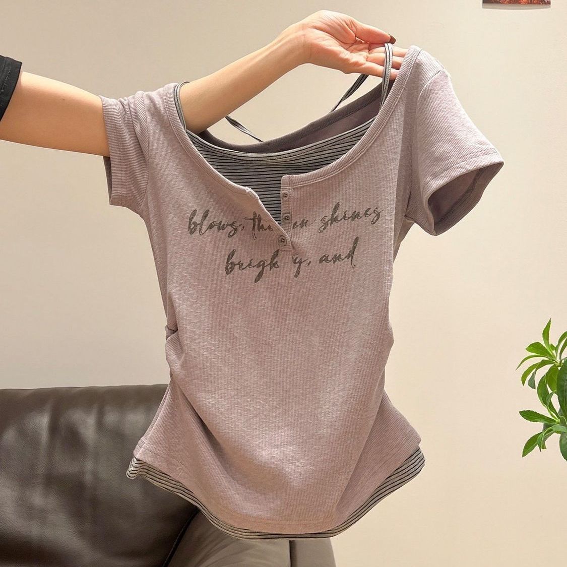 Letter printing striped fake two-piece neck short-sleeved T-shirt women s summer design feeling waist slim and thin top ins XS фиолетовый