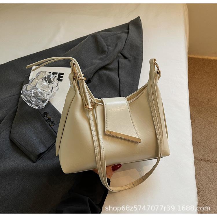 2025 new small women's bag single shoulder portable messenger saddle bag underarm fashion niche baguette messenger women's bag Internet celebrity