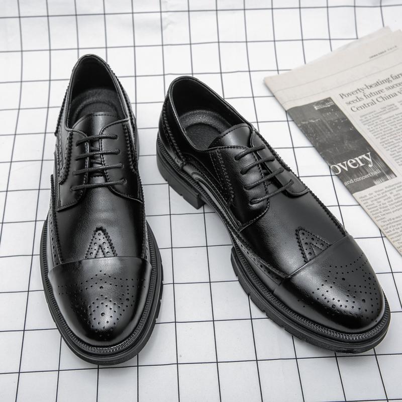 

Нове чоловіче шкіряне взуття під сукню Розкішна мода Весільні туфлі для нареченого Чоловіче взуття в англійському стилі Броги 46 чорний