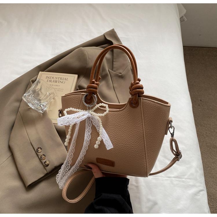 

2025 new commuter women s bag tote bag fashion handbag European and American retro bucket shoulder messenger bag