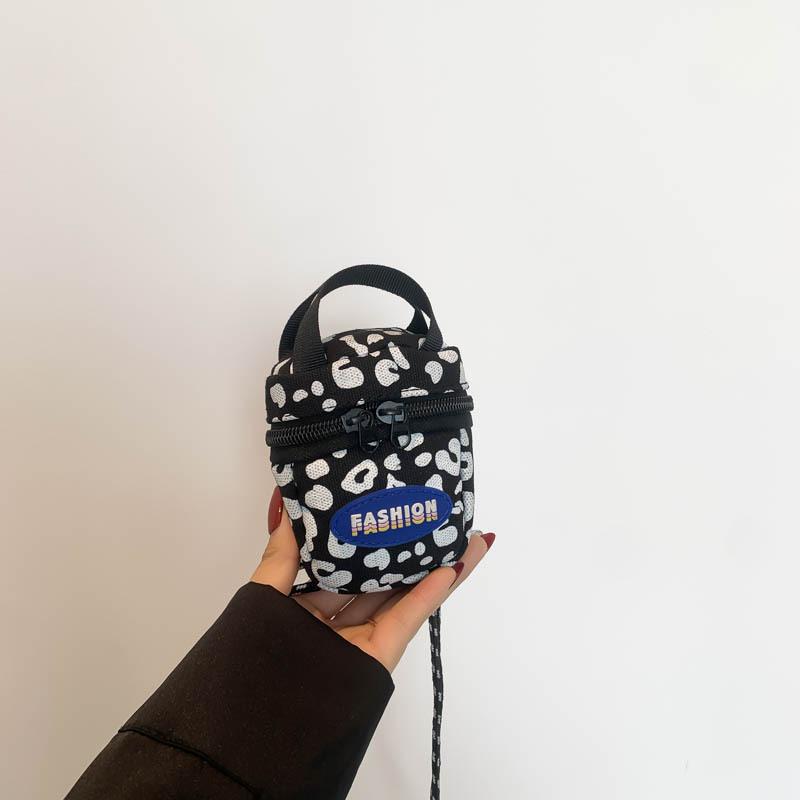 

Симпатичная мини-сумка для мальчиков, сумка-мессенджер, нишевый дизайн, сумка для наушников, женская, универсальная, модная, классная чёрный