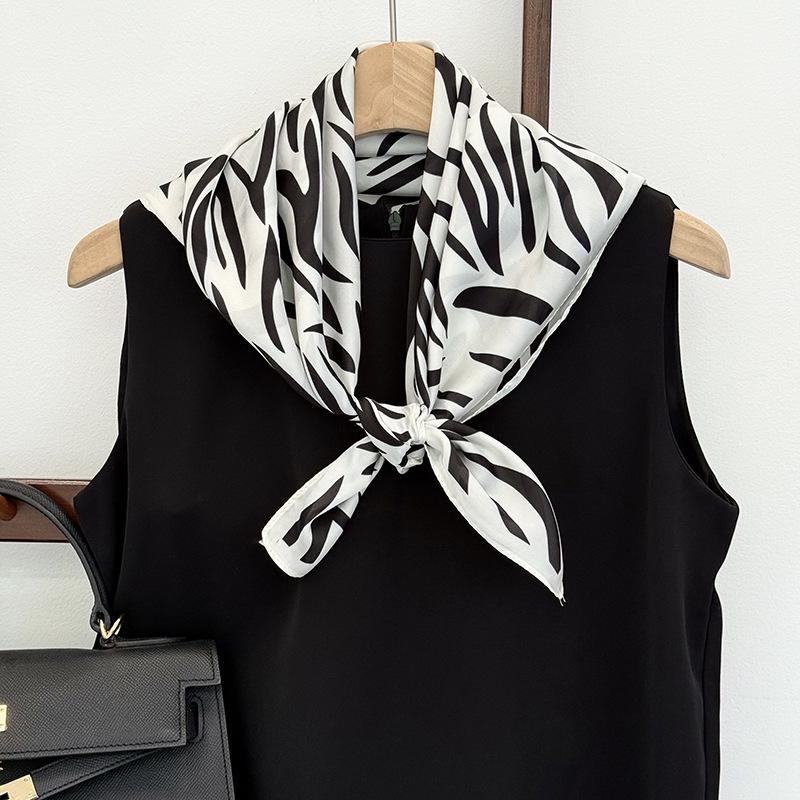 70 square scarves, new silk scarves, fashionable and versatile bags, tied hair scarves, headbands, neck protectors, scarves, shawls.