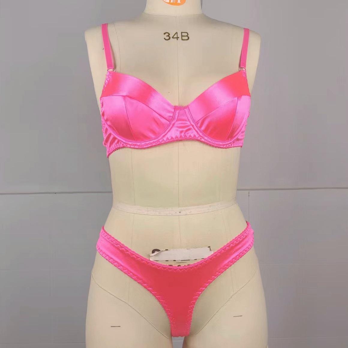 

Розкішний атласний комплект бюстгальтера та трусиків у французькому стилі зі сталевою кісточкою M