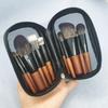 Kompaktní 8dílná cestovní sada štětců na make-up se štětinami ze zvířecích chlupů a krátkými rukojeťmi