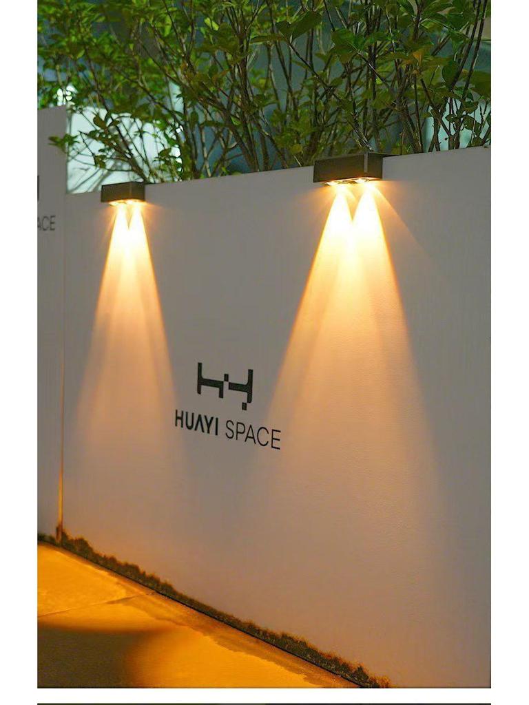 Solar Wandfluter für Außen - Wasserdichter Landschaftsstrahler für Garten, Balkon, Villendekoration